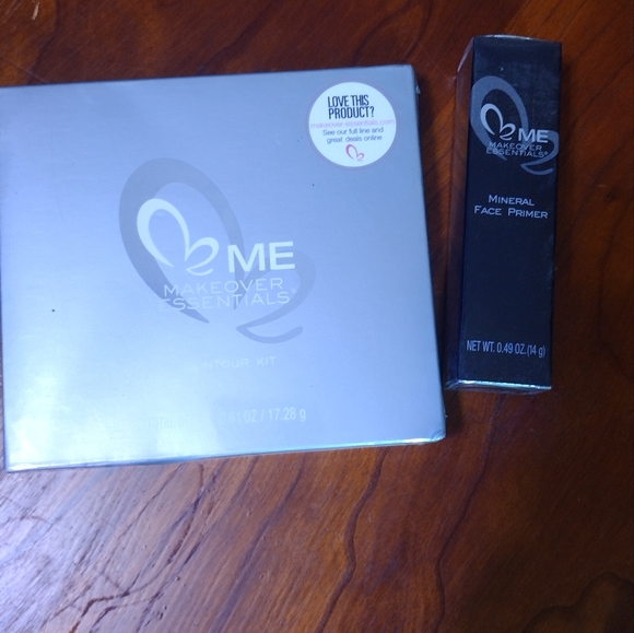 ME Makeover Essentials contour kit with mirror+ Face Primer - Picture 2 of 7